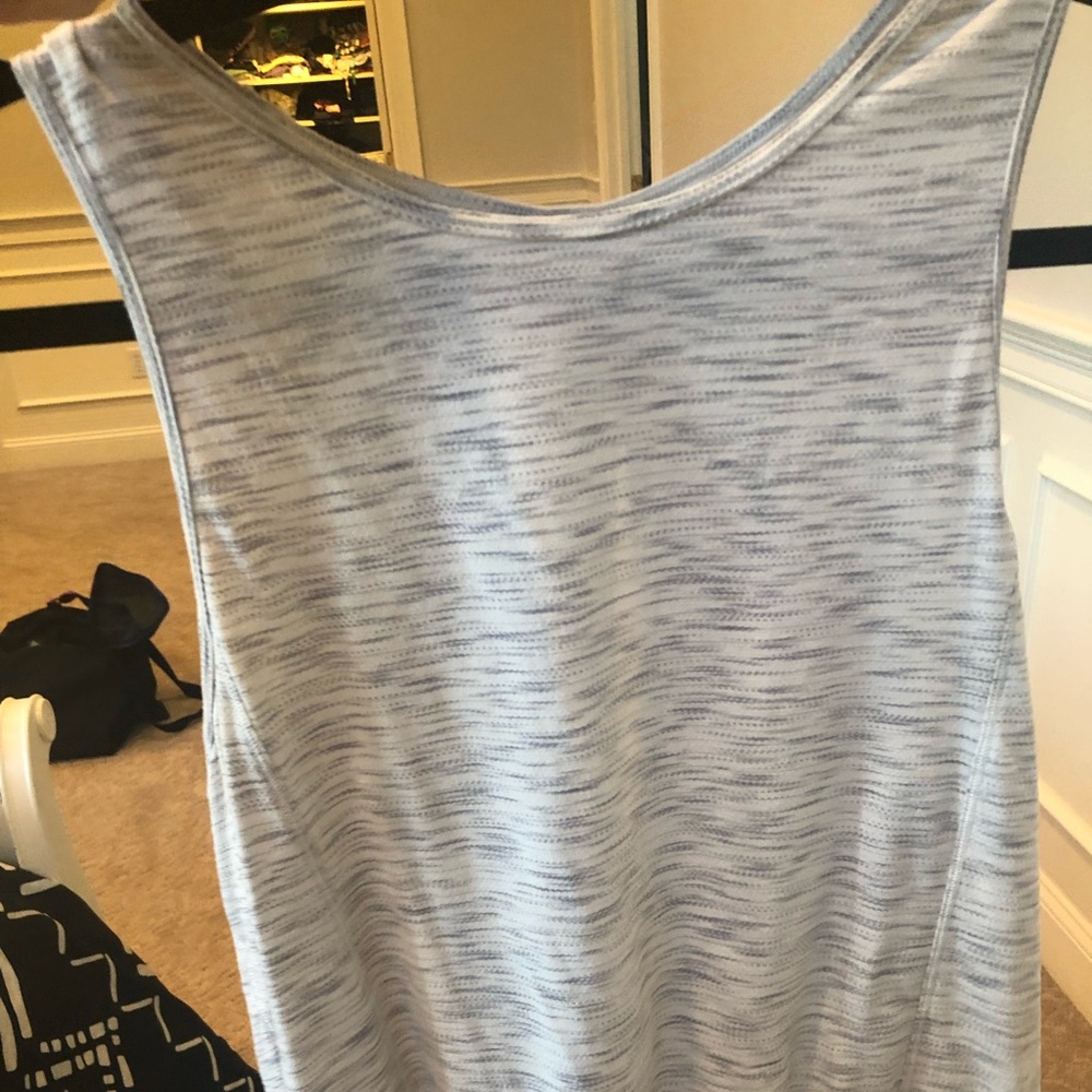 Lululemon workout top
